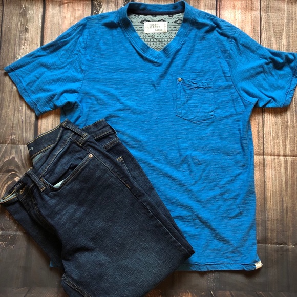 Free Planet Other - Men’s v-neck casual shirt.